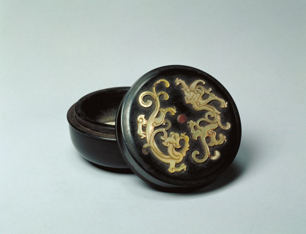 图片[1]-Ebony inlaid mother-of-pearl double-dragon design small box-China Archive